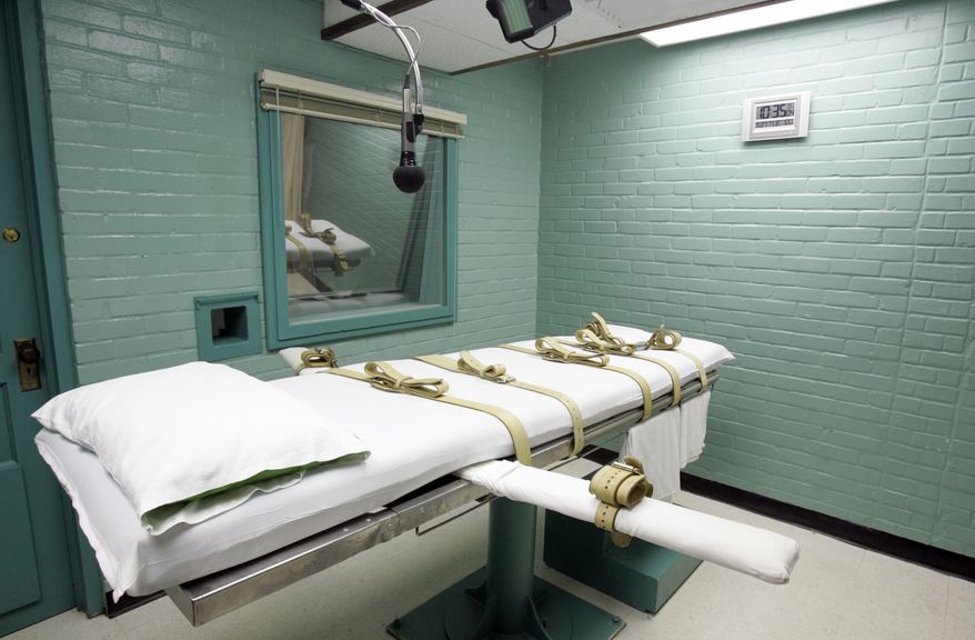 The gurney in the death chamber is shown in this May 27, 2008, file photo from Huntsville, Texas. (AP Photo/Pat Sullivan, File) ** FILE **