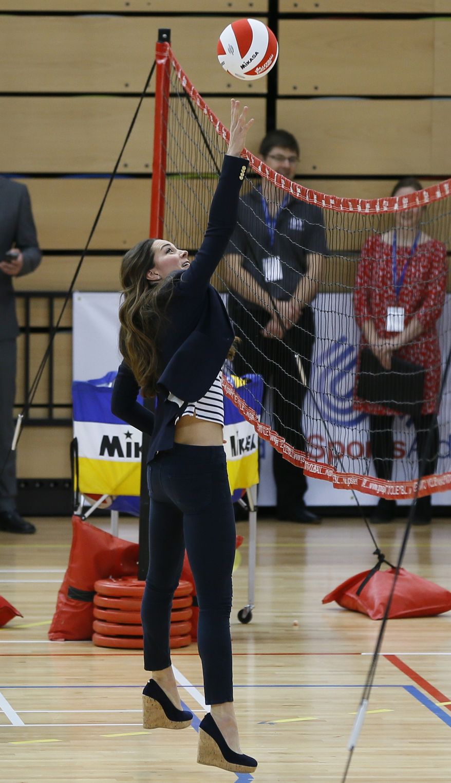 Britain&#39;s Kate, The Duchess of Cambridge plays volleyball during a visit to a SportsAid Athlete Workshop, at the Queen Elizabeth Olympic Park in London, Friday, Oct. 18, 2013. The Duchess of Cambridge as Patron of SportsAid attended a SportsAid Athlete Workshop at the Copper Box where she viewed young athletes taking part in a number of sports activities. (AP Photo/Kirsty Wigglesworth)