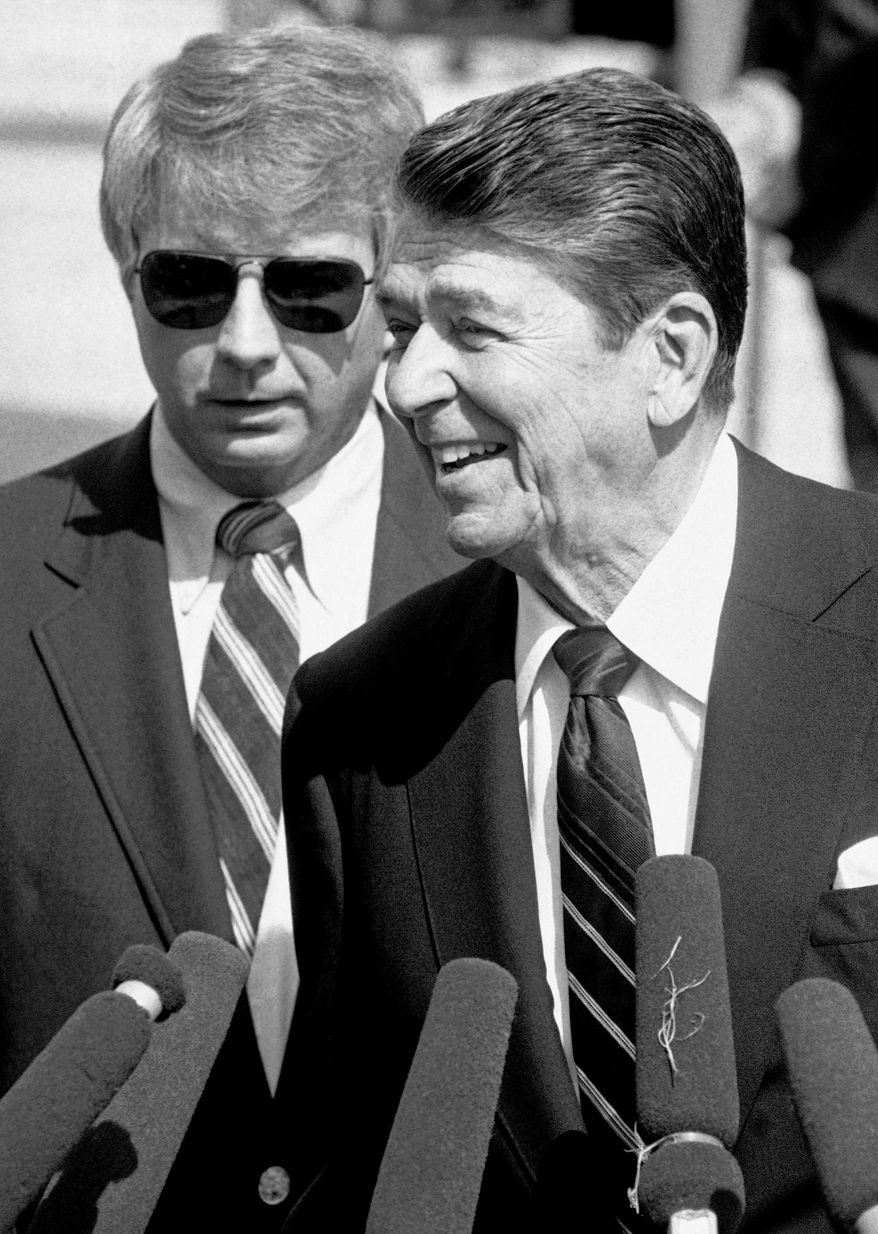 FILE - In this Sunday, Sept. 2, 1984 file photo, U.S. President Reagan, flanked by Deputy Press Secretary Larry Speakes, talks to reporters on the South Lawn of the White House, in Washington, as he prepared to leave for California. Speakes, who spent six years as acting press secretary for President Reagan, died Friday, Jan. 10, 2014 in his native Mississippi. He was 74. (AP Photo/Ira Schwarz, File)