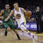 Golden State Warriors&#39; Stephen Curry (30) dribbles past Boston Celtics&#39; Avery Bradley during the second half of an NBA basketball game on Friday, Jan. 10, 2014, in Oakland, Calif.  Golden State won 99-97. (AP Photo/Marcio Jose Sanchez)