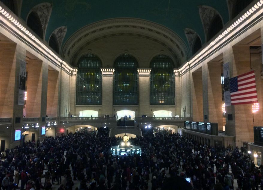 In this photo provided by Rolando Pujol, travelers crowd Grand Central Station in New York after a power problem with Metro-North Railroad's computer system caused the suspension of service on three lines, Thursday, Jan. 23, 2014. Metro-North is the nation's second-busiest railroad and serves 281,000 riders a day in New York and Connecticut. (AP Photo/Rolando Pujol)