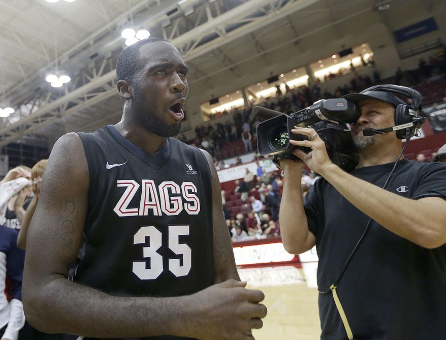 Gonzaga's Sam Dower (35) celebrates after making a shot in the final seconds to beat Santa Clara 54-52 in a NCAA college basketball game Wednesday, Jan. 29, 2014, in Santa Clara, Calif. (AP Photo/Tony Avelar)