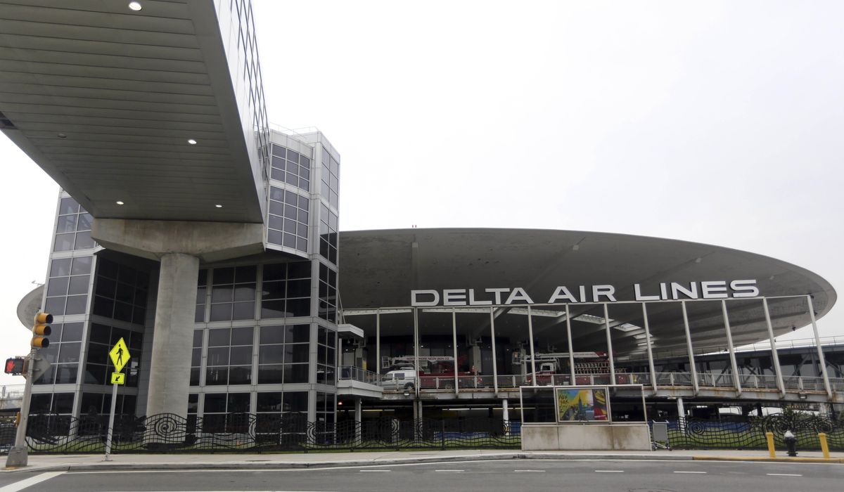 NextImg:Stowaway who flew to Paris sent back to New York and arrested