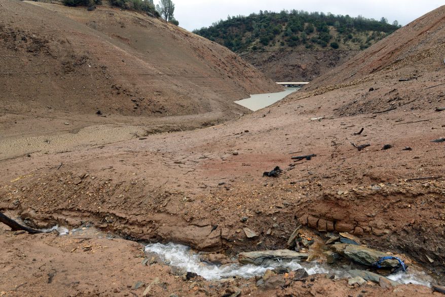 Water begins to collect in Lake Oroville at Lime Saddle Marina as rain returned to help with drought conditions Saturday,  Feb. 8, 2014 in Paradise, Calif.  (AP Photo/Chico Enterprise-Record, Jason Halley)