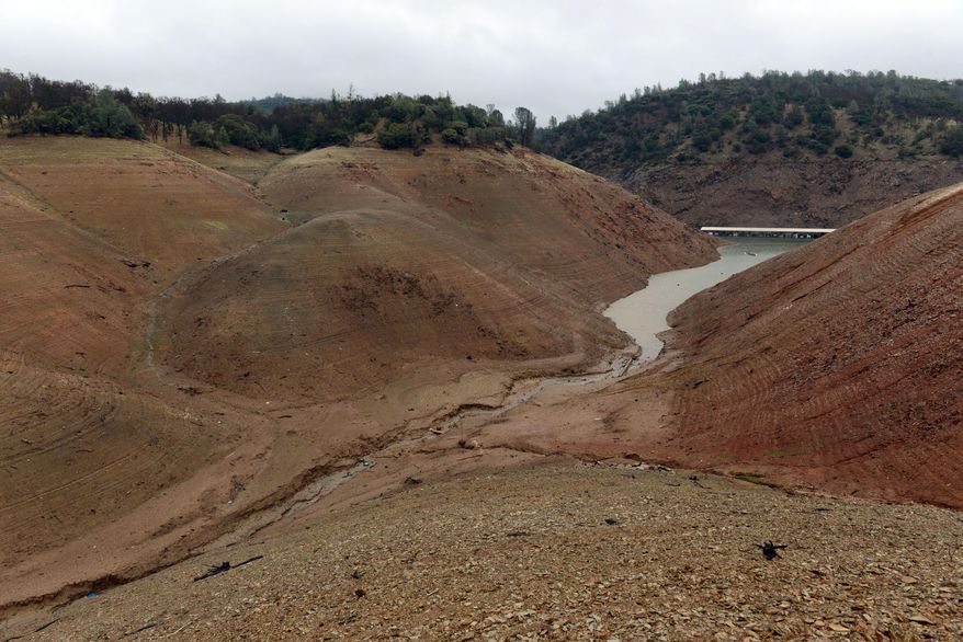 Water begins to collect in Lake Oroville at Lime Saddle Marina as rain returned to help with drought conditions Saturday, Feb. 8, 2014 in Paradise, Calif.  (AP Photo/Chico Enterprise-Record, Jason Halley)