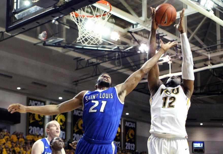Virginia Commonwealth's Mo Alie-Cox, right, hauls in a rebound over Saint Louis's Dwayne Evans during the second half of an NCAA college basketball game, Saturday, March 1, 2014 in Richmond, Va. (AP Photo/Jason Hirschfeld)