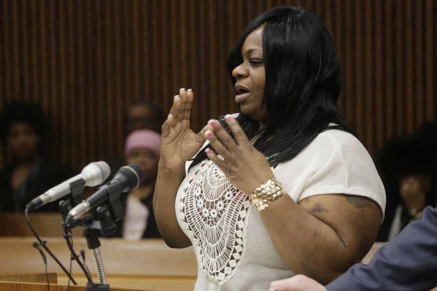 Yvonne Cargill delivers an emotional victim statement before Chauncey Owens is sentenced on Friday March 14, 2014 at the Frank Murphy Hall of Justice in Detroit. Owens, 37, was sentenced to life by Judge Richard Skutt. Owens was convicted of killing a 17-year-old boy outside a Detroit store in 2010. (AP Photo/Detroit Free Press, Mandi Wright) DETROIT NEWS OUT; NO SALES
