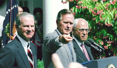 FILE - In this Aug. 20, 1991, file photo, President George H.W. Bush, flanked by  Secretary of State James Baker III, left, and U. S. Ambassador to the Soviet Union Robert Strauss, points to reporter during a Rose Garden press conference at the White House in Washington. Strauss, a former chairman of the Democratic Party and an ambassador to the Soviet Union, has died. Strauss' law firm confirmed his death Wednesday, March 19, 2014, at age 95. (AP Photo/Greg Gibson, File)