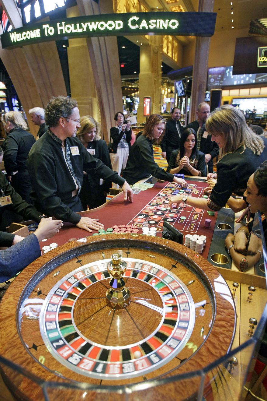 FILE - In this Monday, May 21, 2012 file photo, patrons play at a roulette table at the Hollywood Casino in Toledo, Ohio. An industry report released Wednesday, March 26, 2014 said 2012 revenue growth by commercial casinos, such as Hollywood Casino, outpaced that by Indian-owned casinos for the first time in nearly 20 years. (AP Photo/Mark Duncan, File)