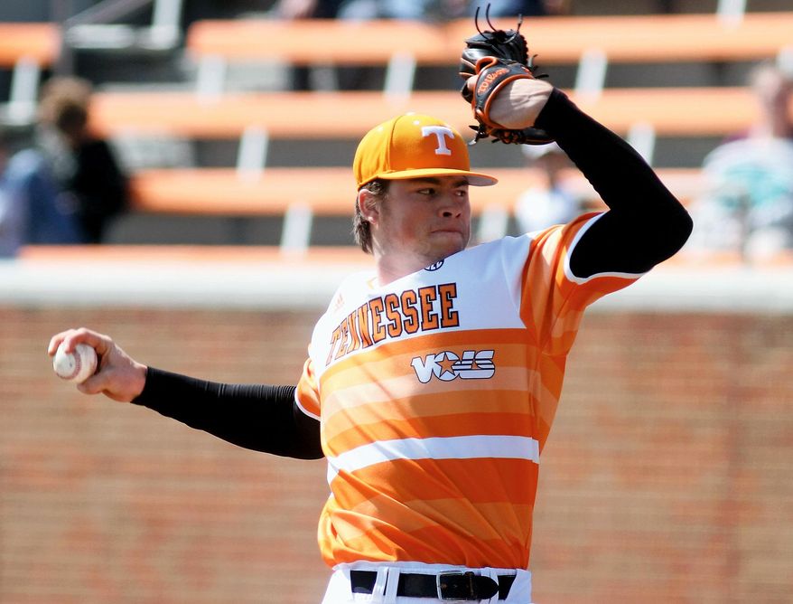 Tennessee’s Andrew Lee looks to release against Auburn during their NCAA college baseball SEC series finale, Sunday, March 23, 2014, in Knoxville, Tenn. He pitched six innings, giving up six hits and four to earn the 8-6 win. (AP Photo/The Daily Times, Tom Sherlin)