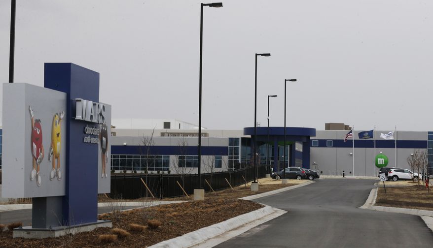 This Wednesday, March 26, 2014 photograph shows the entrance of the new Mars Inc. production facility near Topeka, Kan. It&#39;s the company&#39;s first new North American production facility in 35 years. (AP Photo/Orlin Wagner)