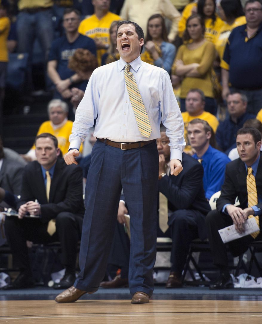 Murray State coach Steve Prohm yells instructions to his team in an NCAA college basketball game against Yale for the CollegeInsider.com tournament championship, Thursday, April 4, 2014, in Murray, Ky. (AP Photo/The Ledger, Kyser Lough)