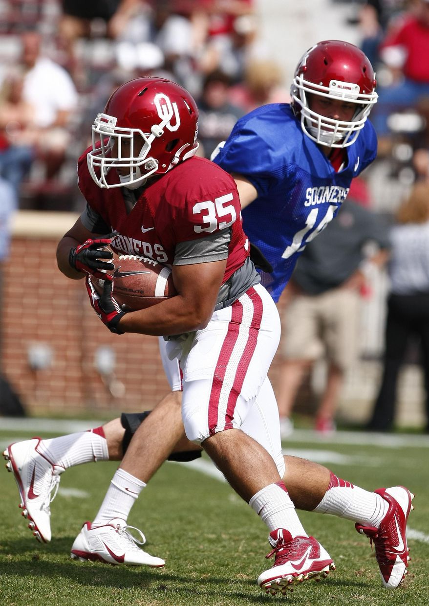 Oklahoma running back Leo Luna (35) runs for the first down after receiving a pass from quarterback Cody Thomas (14) during the annual Oklahoma Spring Football game in Norman, Okla. on Saturday, April 12, 2014. (AP Photo/Alonzo Adams)
