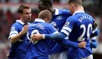 Everton&#39;s Gerard Deulofeu, center, celebrates after his shot was turned into the goal by Sunderland&#39;s Wes Brown during their English Premier League soccer match at the Stadium of Light, Sunderland, England, Saturday, April 12, 2014. (AP Photo/Scott Heppell)