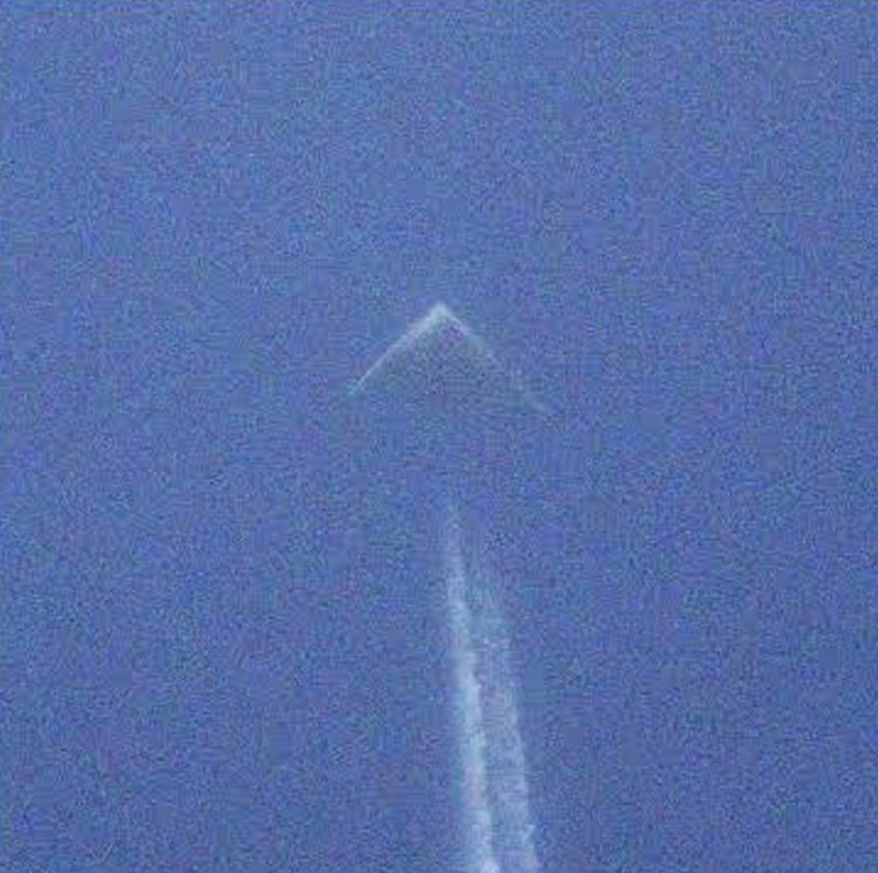 A photo of a mystery jet seen over Kansas and Texas that some believe may be a prototype for a new bomber. (Theaviationist.com)
