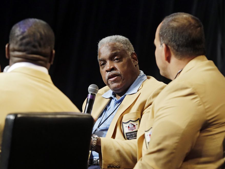 Hall of Famer Art Shell, center, takes part in a panel discussion with Bruce Matthews, right, Lynn Swan and Shannon Sharpe at the inaugural Pro Football Hall of Fame Fan Fest Saturday, May 3, 2014, at the International Exposition Center in Cleveland. (AP Photo/Mark Duncan)