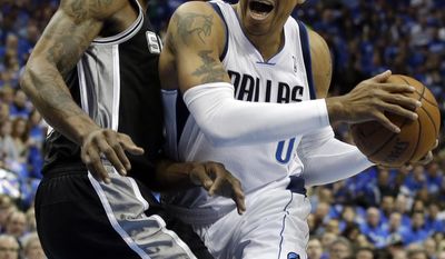 San Antonio Spurs' Kawhi Leonard, left, defends against a drive to the basket by Dallas Mavericks' Shawn Marion, right, in the first half of Game 6 of an NBA basketball first-round playoff series on Friday, May 2, 2014, in Dallas. (AP Photo/Tony Gutierrez)