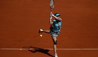 Na Li from China returns the ball during a Madrid Open tennis tournament match against Sloane Stephens from U.S. in Madrid, Spain, Thursday, May 8, 2014 . (AP Photo/Daniel Ochoa de Olza)