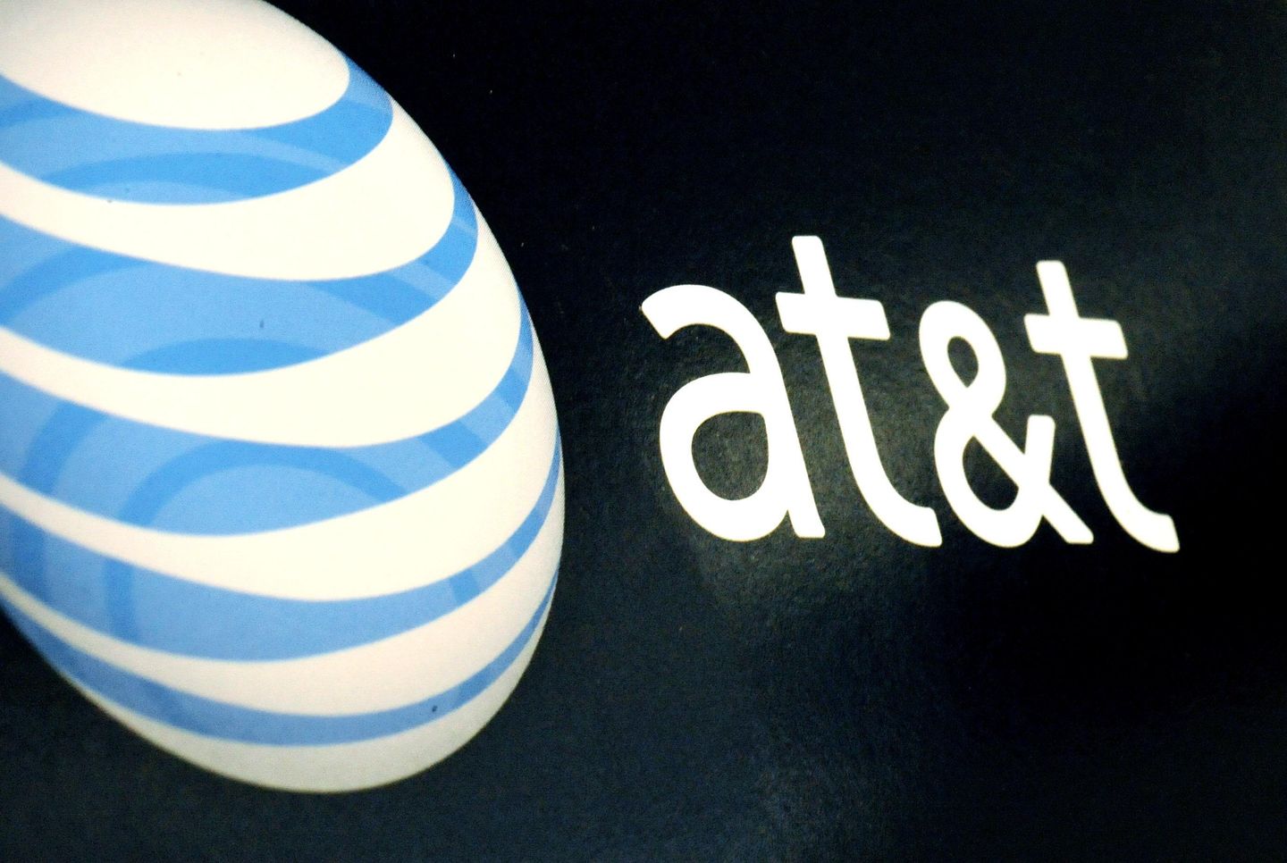 AT&T menyelesaikan gugatan dengan Securities and Exchange Commission sebesar ,25 juta