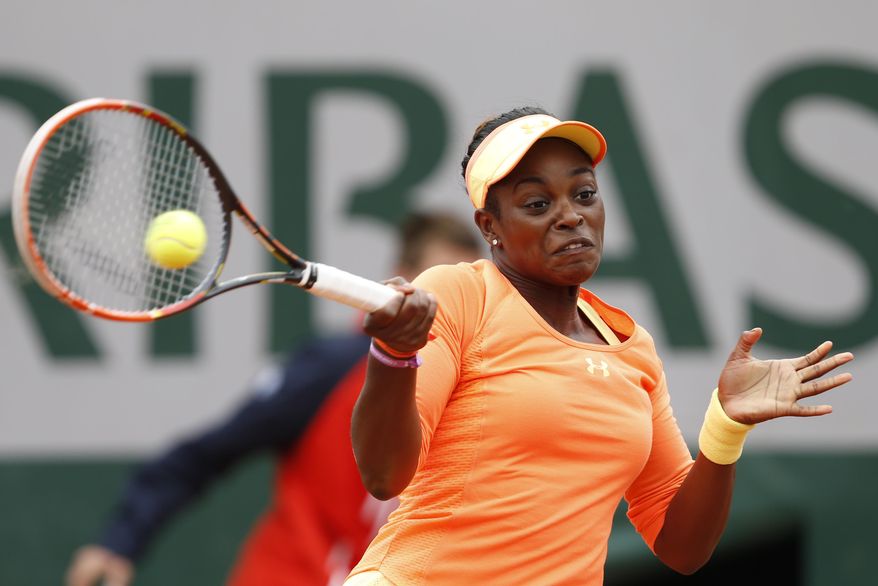 Sloane Stephens, of the U.S, returns the ball to China&#39;s Peng Shuai during the first round match of  the French Open tennis tournament at the Roland Garros stadium, in Paris, France, Tuesday, May 27, 2014. (AP Photo/Darko Vojinovic)