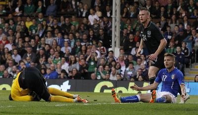 Italy&#39;s Ciro Immobile, right, reacts to his missed chance to score pass Republic of Ireland&#39;s goalkeeper David Forde, left, during their international friendly soccer match at Craven Cottage, London, Saturday, May 31, 2014. (AP Photo/Sang Tan)