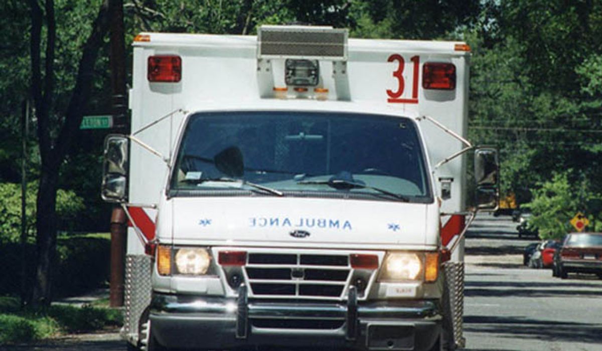 NextImg:Detroit paramedic drunkenly sideswipes cars with a patient in ambulance