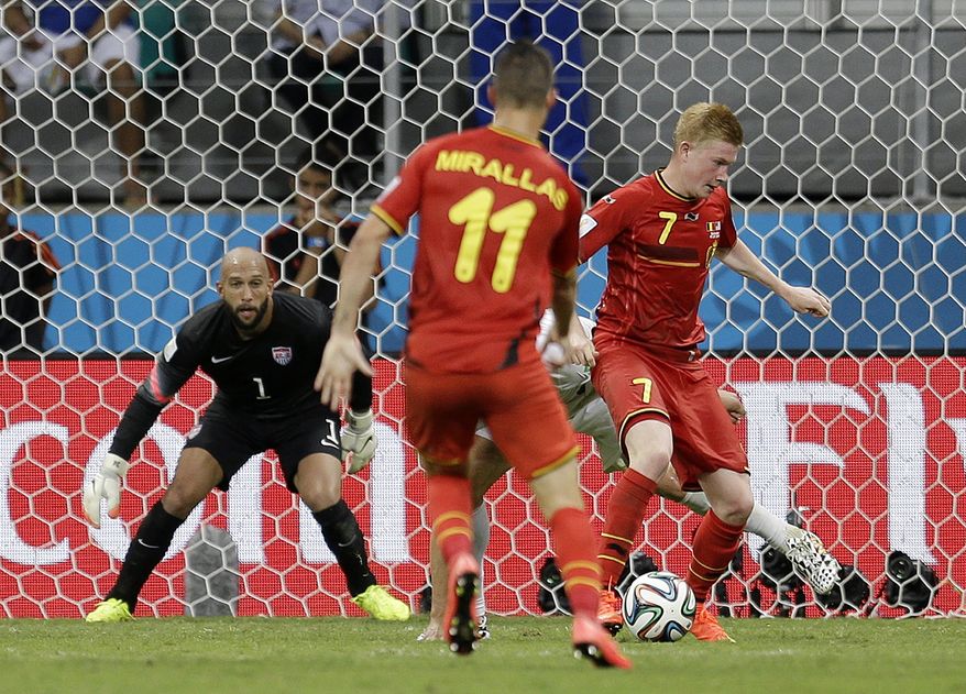 United States' goalkeeper Tim Howard watches as Belgium's Kevin De Bruyne (7) dribbles the ball before scoring his side's first goal in extra time during the World Cup round of 16 soccer match between Belgium and the USA at the Arena Fonte Nova in Salvador, Brazil, Tuesday, July 1, 2014. (AP Photo/Natacha Pisarenko)