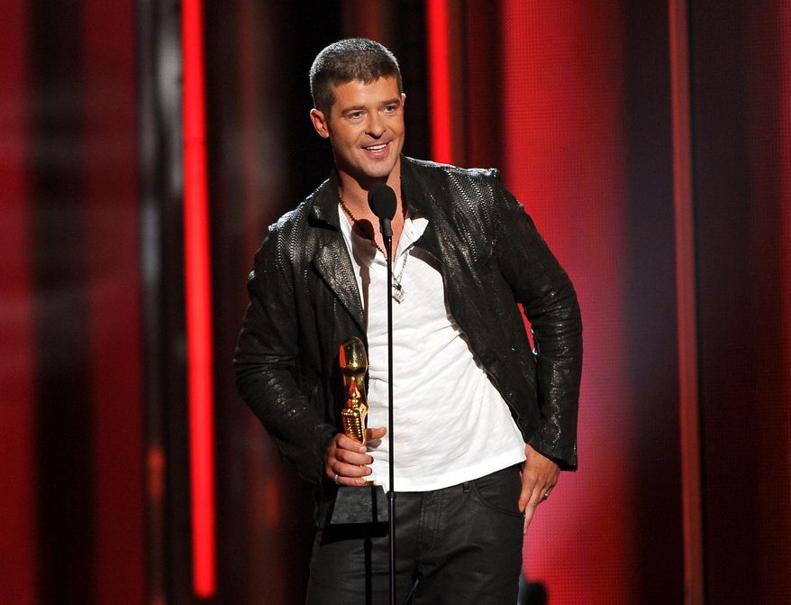 Robin Thicke accepting the award for top R&amp;B song for &quot;Blurred Lines&quot; at the Billboard Music Awards in Las Vegas in this May 18, 2014, file photo. The crooner’s new album, “Paula,” only sold 24,000 units in its debut week in the United States. It’s a far cry from his “Blurred Lines” album, which sold 177,000 units when it debuted last July. (Photo by Chris Pizzello/Invision/AP, File)