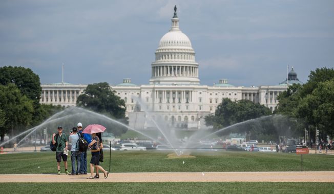 Tourists visit the National Mall in Washington, D.C. (Andrew S. Geraci/The Washington Times) ** FILE **
