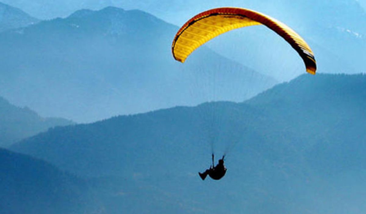 NextImg:Chinese paraglider survives after updraft lifts him up to 27,800 feet