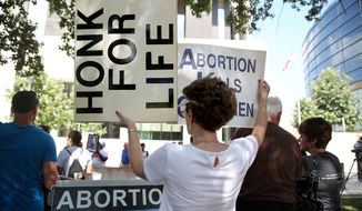 Pro-choice and pro-life groups rally near the federal courthouse in Austin, Texas, on Aug. 4. (AP Photo/Austin American-Statesman, Reshma Kirpalani)