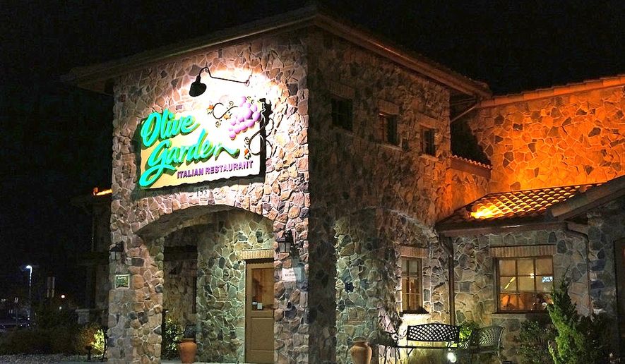 Olive Garden Apologizes To Missouri Police Officer Kicked Out Over