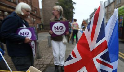 Scotland&#39;s voters arrive at polling places in Edinburgh on Thursday to decide whether or not the country will terminate its 307-year-old union with England and become a newly independent state.