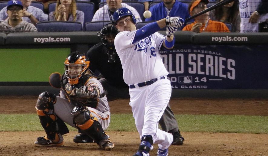 Kansas City Royals&#39; Billy Butler hits an RBI single during the sixth inning of Game 2 of baseball&#39;s World Series against the San Francisco Giants Wednesday, Oct. 22, 2014, in Kansas City, Mo. (AP Photo/Charlie Riedel)