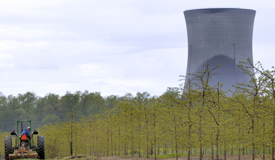 A nuclear power plant in Perry, Ohio. (Associated Press) ** FILE **