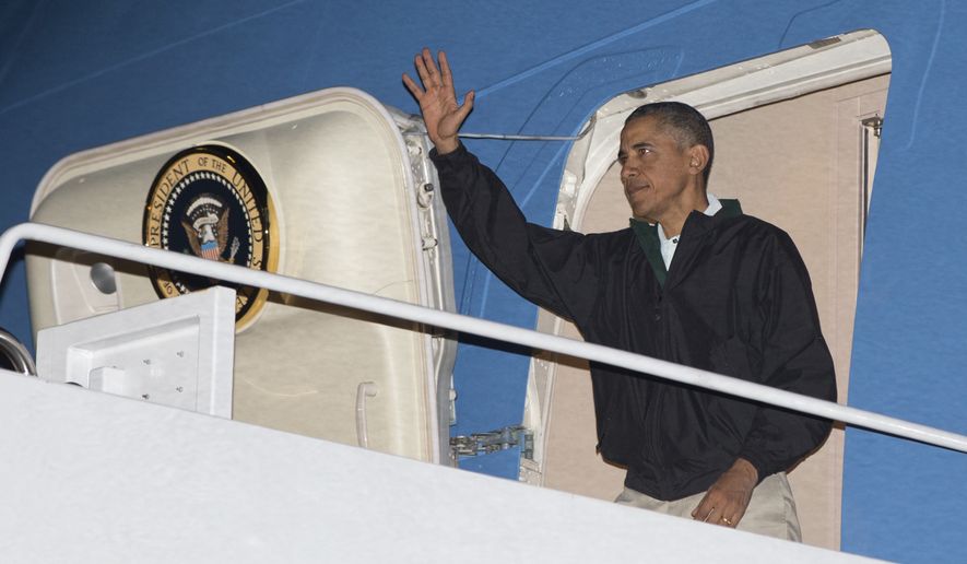 President Barack Obama waves as he deplanes from Air Force One, Sunday, Nov. 23, 2014, in Andrews Air Force Base, Md., as he returns form Las Vegas. (AP Photo/Carolyn Kaster)