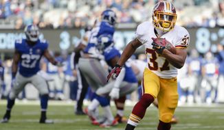 Washington Redskins Chris Thompson takes the ball into the end zone for a touchdown against the New York Giants during the second quarter of an NFL football game, Sunday, Dec. 14, 2014, in East Rutherford, N.J. (AP Photo/Julio Cortez) 