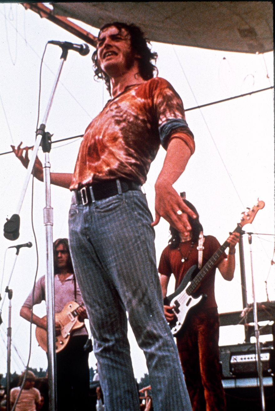 Musician Joe Cocker performs for the thousands of people attending the Woodstock Festival of Arts and Musik at Bethel, New York August 1969 (AP-Photo)
