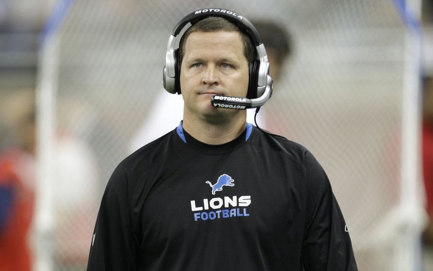 Detroit Lions defensive coordinater Joe Barry walks the sidelines during an NFL football game against the Tampa Bay Buccaneers in Detroit, Sunday, Nov. 23, 2008.  (AP Photo/Paul Sancya)