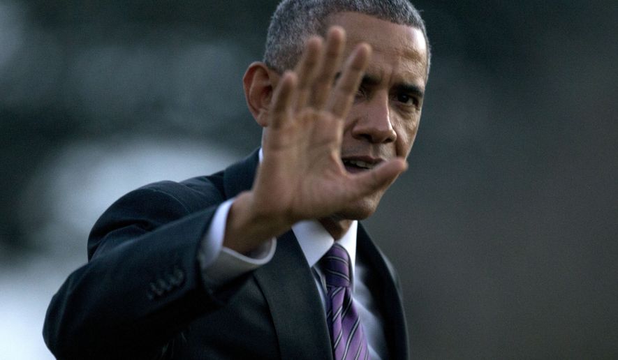 President Barack Obama waves as he walks from Marine One across the South Lawn to the Oval Office of the White House, Thursday, Jan. 15, 2015, in Washington, as he returns from Baltimore where he attended the Senate Democratic Issues Conference and visited Charmington&#39;s Cafe where he talked about  paid sick leave for working Americans. (AP Photo/Carolyn Kaster)