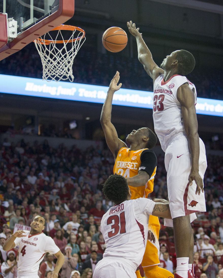 Tennessee forward Willie Carmichael III, center, shoots a layup as Arkansas forward Moses Kingsley, right attempts to block during the first half of an NCAA college basketball game on Tuesday, Jan. 27, 2015, in Fayetteville, Ark. AP Photo/Gareth Patterson)