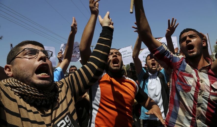 Palestinians chant slogans during a protest organized by the Palestinian Youth Organization, calling for an end to political division, reopening of the Rafah crossing border and the reconstruction of destroyed houses that were damaged in last summer&#39;s Israel-Hamas war, in Gaza City , in the northern Gaza Strip, Wednesday, April 29, 2015. (AP Photo/Adel Hana)