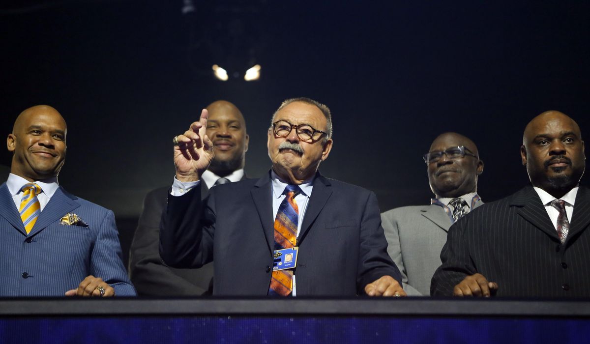 NextImg:Dick Butkus, fearsome Hall of Fame linebacker for the Chicago Bears, dies at 80