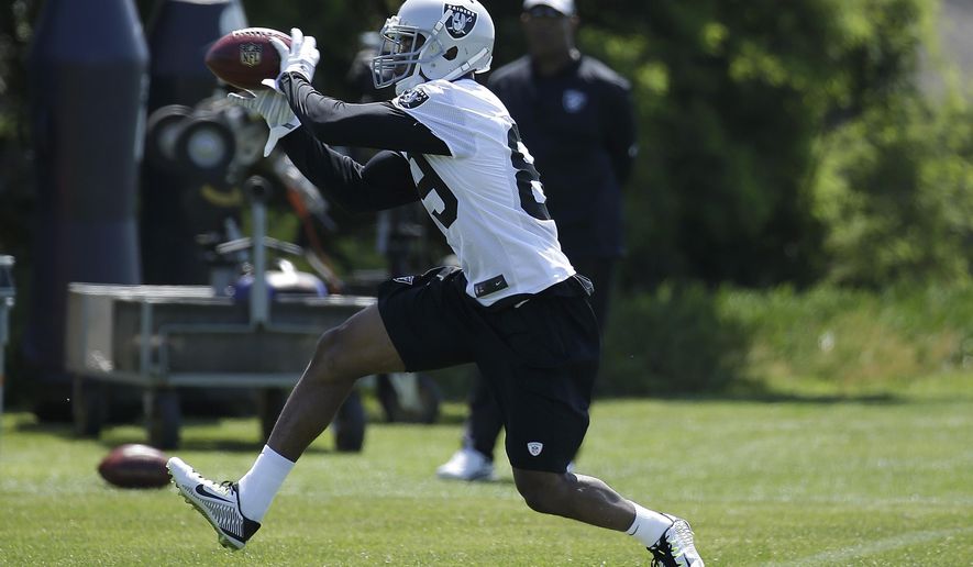 Oakland Raiders wide receiver Amari Cooper catches a pass during a rookie minicamp at an NFL football facility in Alameda, Calif., Friday, May 8, 2015. (AP Photo/Jeff Chiu)