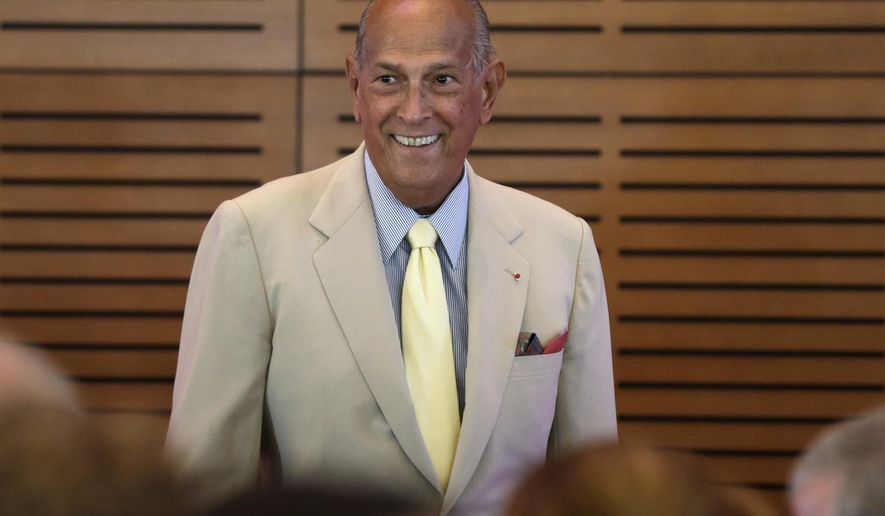 FILE- In this July 8, 2013 file photo, Fashion designer Oscar de la Renta addresses a crowd gathered in his honor at the Clinton Presidential Library in Little Rock, Ark. Documentary film pays homage to the late Oscar de la Renta at the 68th international Cannes Film Festival. (AP Photo/Danny Johnston, File)