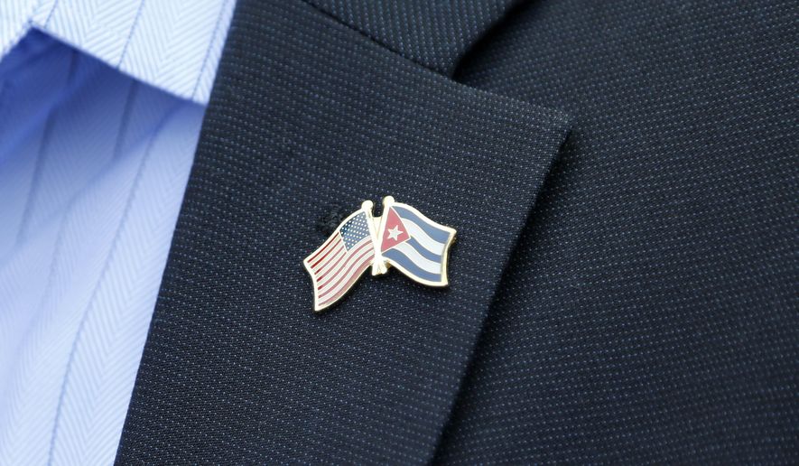 A member of the U.S. Senate delegation wears a crossed flag pin representing the U.S. and Cuban national flags, at a press conference in Havana, Cuba, Saturday, June 27, 2015. (AP Photo/Desmond Boylan)