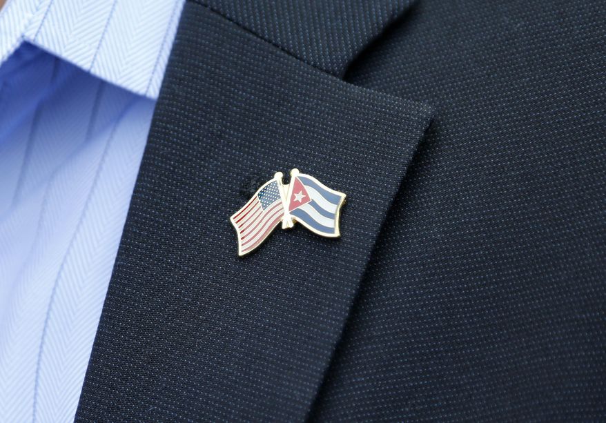 A member of the U.S. Senate delegation wears a crossed flag pin representing the U.S. and Cuban national flags, at a press conference in Havana, Cuba, Saturday, June 27, 2015. (AP Photo/Desmond Boylan)