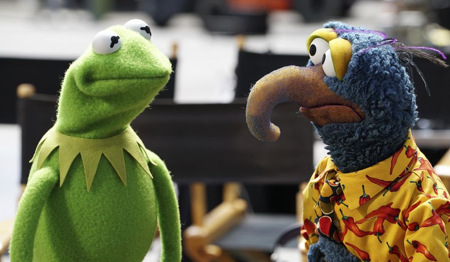 Kermit the Frog, left, appears with Gonzo the Great in “The Muppets.&quot; (Eric McCandless/ABC via AP) ** FILE **