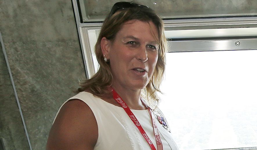 Kristin Beck, a former Navy SEAL who went by the name Chris Beck, applauded the Obama administration&#39;s push to integrate transgender troops into the military. (Associated Press/File)