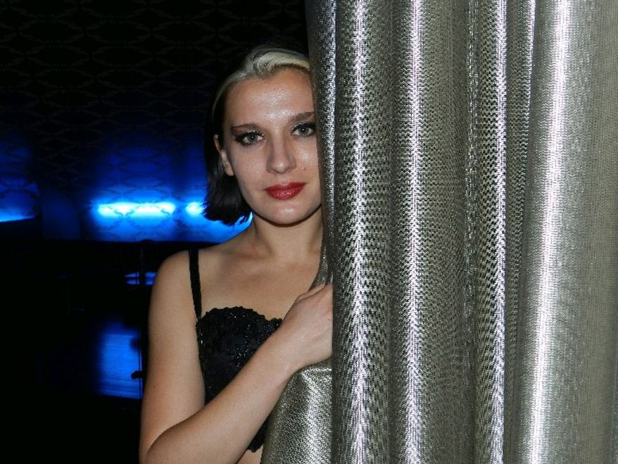 Ariana Savalas (Dave Kapp)